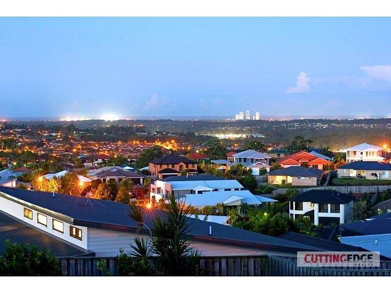 10 Wunburra Circle, Pacific Pines QLD 4211