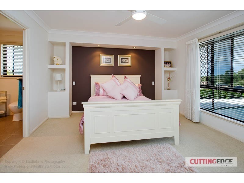 10 Wunburra Circle, Pacific Pines QLD 4211