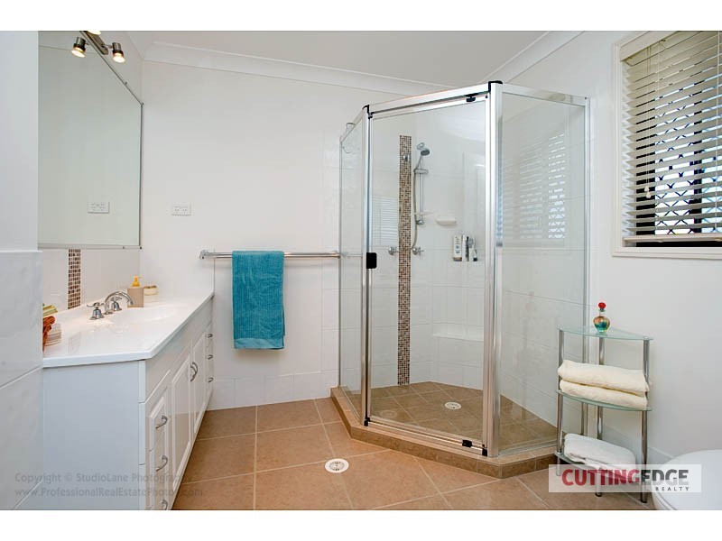 10 Wunburra Circle, Pacific Pines QLD 4211