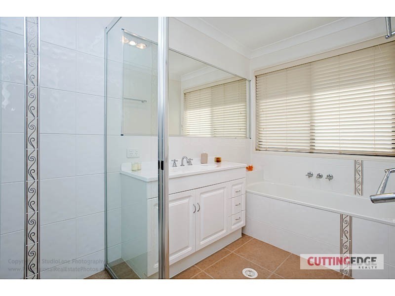 10 Wunburra Circle, Pacific Pines QLD 4211