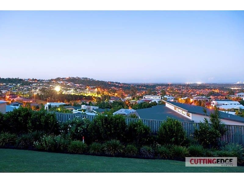 10 Wunburra Circle, Pacific Pines QLD 4211