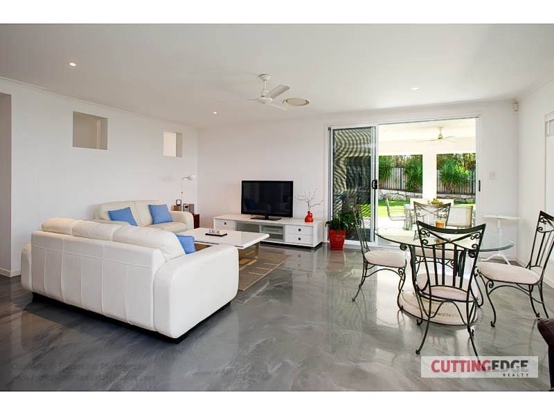 16 PATHFINDER RD, Coomera Waters QLD 4209