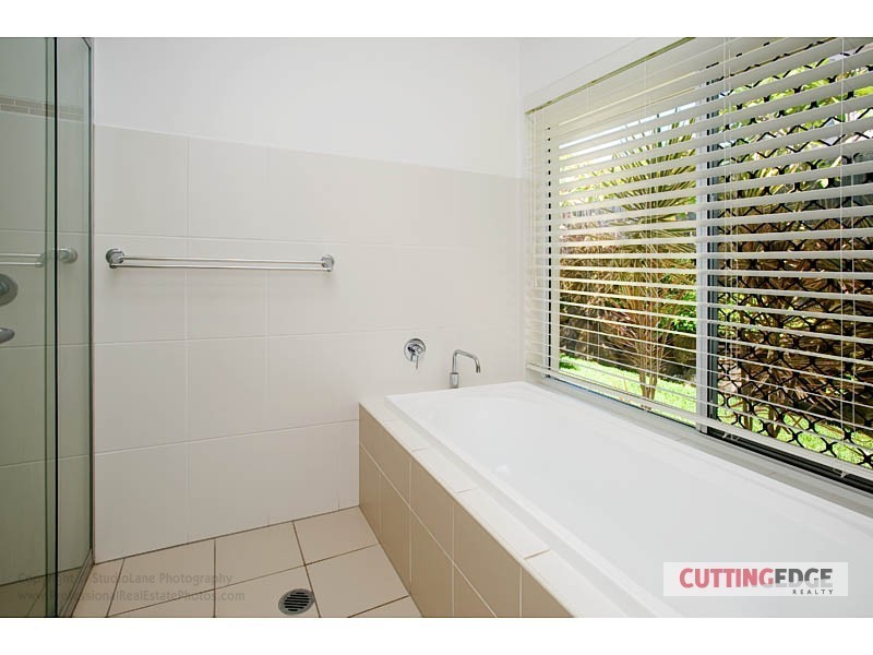16 PATHFINDER RD, Coomera Waters QLD 4209