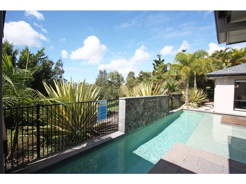 2 BEERWAH ST, Pacific Pines QLD 4211