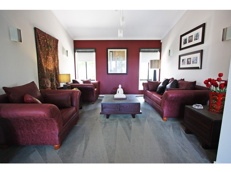 2 BEERWAH ST, Pacific Pines QLD 4211