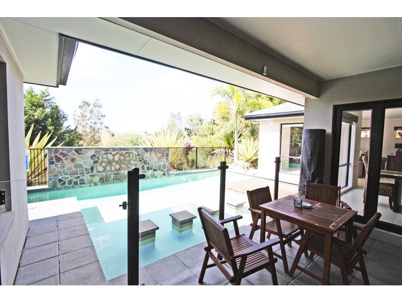 2 BEERWAH ST, Pacific Pines QLD 4211