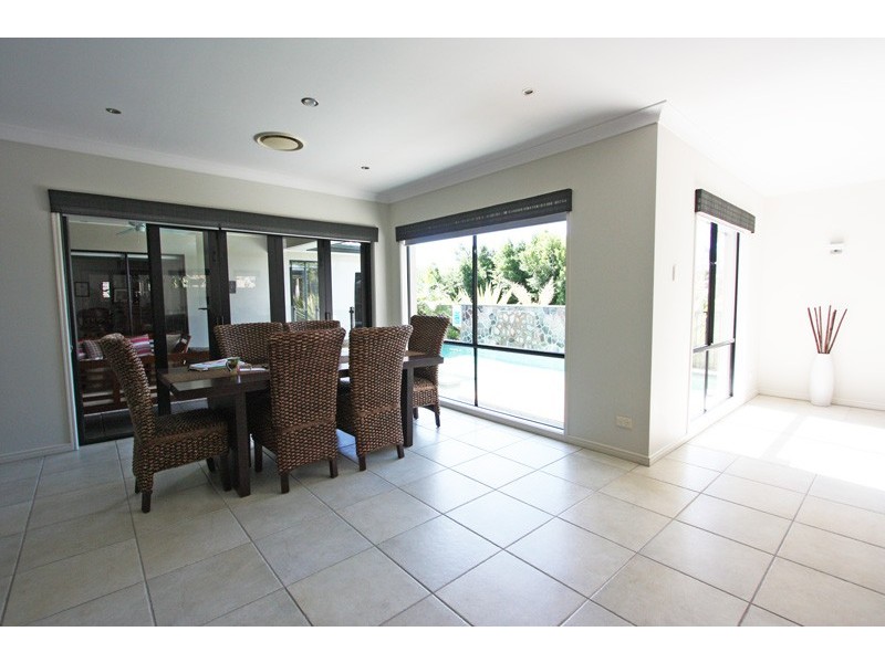 2 BEERWAH ST, Pacific Pines QLD 4211