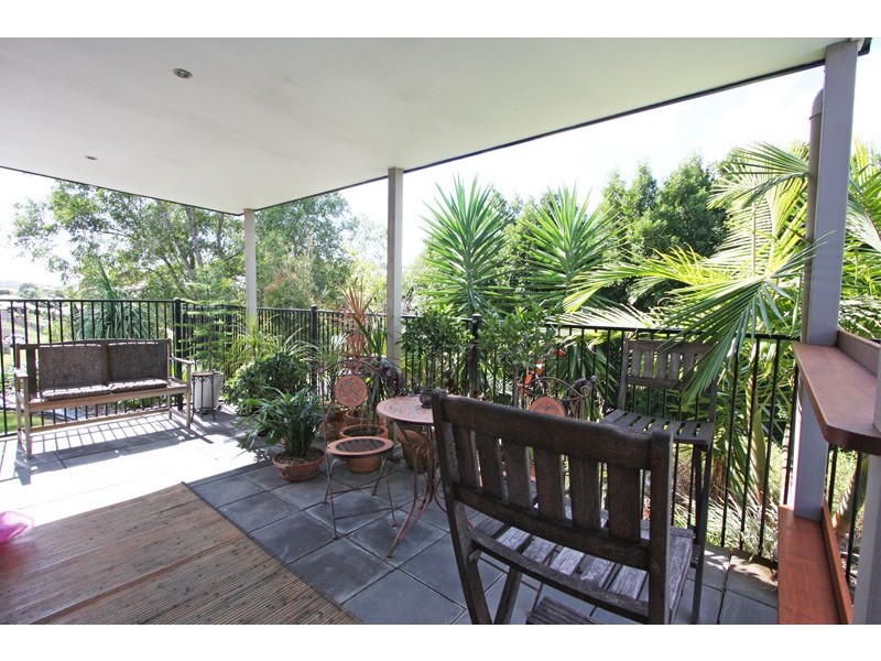 2 BEERWAH ST, Pacific Pines QLD 4211