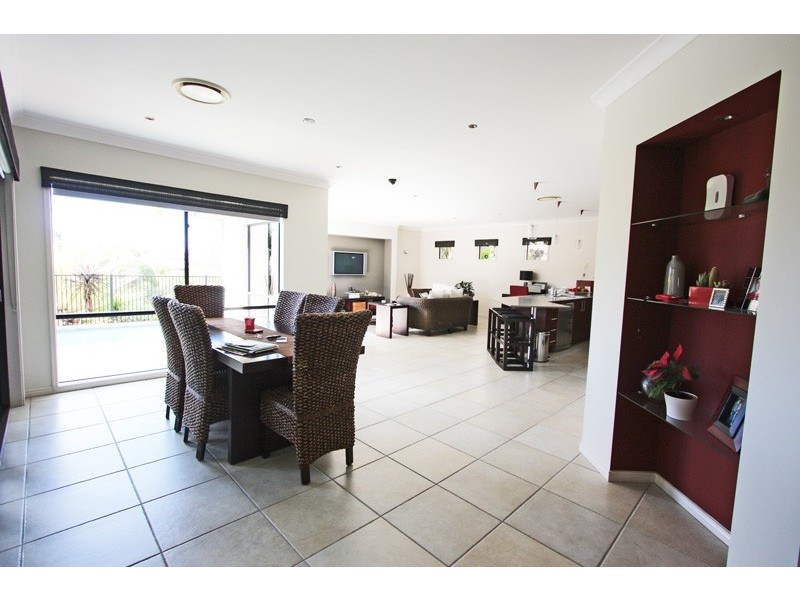 2 BEERWAH ST, Pacific Pines QLD 4211
