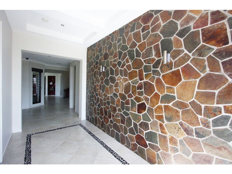 2 BEERWAH ST, Pacific Pines QLD 4211