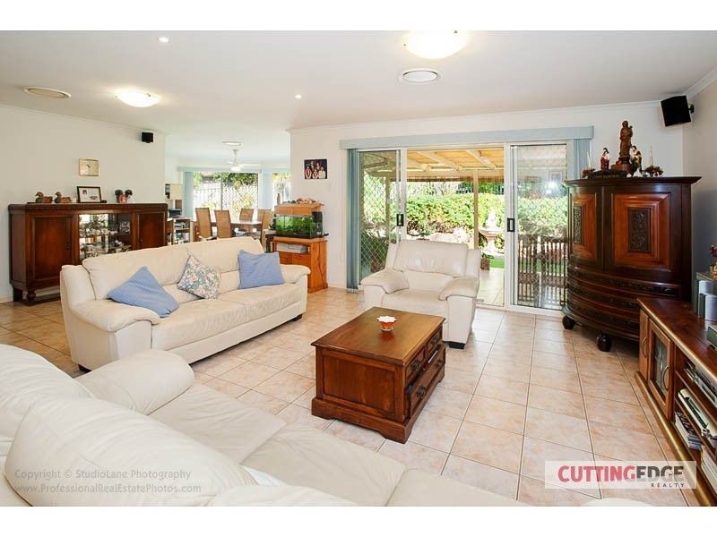 12 Mussau Street, Pacific Pines QLD 4211