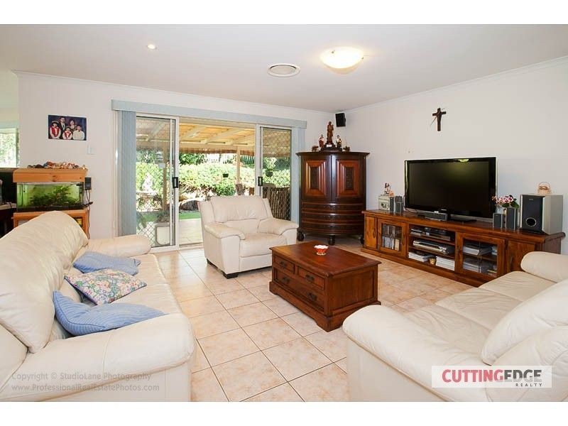 12 Mussau Street, Pacific Pines QLD 4211