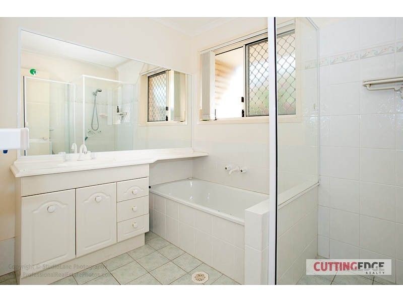 12 Mussau Street, Pacific Pines QLD 4211