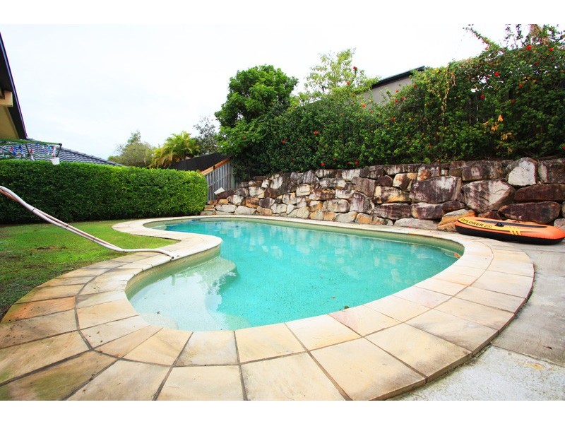 12 CATCHLOVE ST, Maudsland QLD 4210