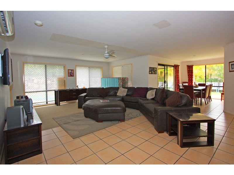 12 CATCHLOVE ST, Maudsland QLD 4210