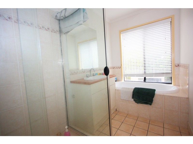 12 CATCHLOVE ST, Maudsland QLD 4210