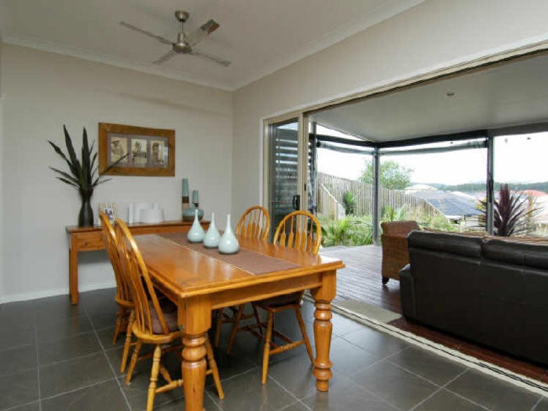 9 TALLOW ST, Pacific Pines QLD 4211