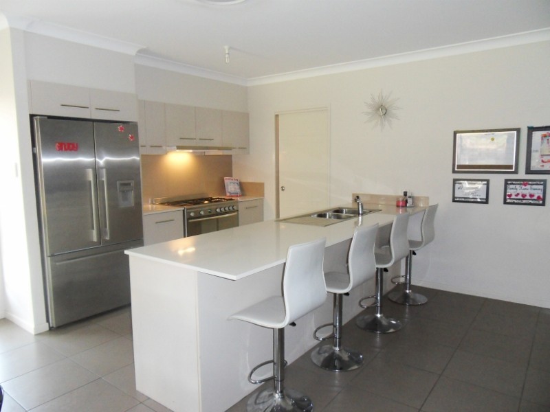 79 WUNBURRA CIRCLE, Pacific Pines QLD 4211