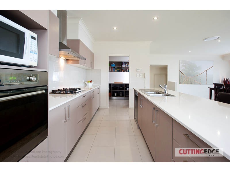 18 MAJOR MITCHELL DR, Upper Coomera QLD 4209