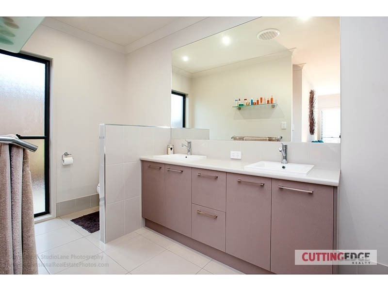 18 MAJOR MITCHELL DR, Upper Coomera QLD 4209