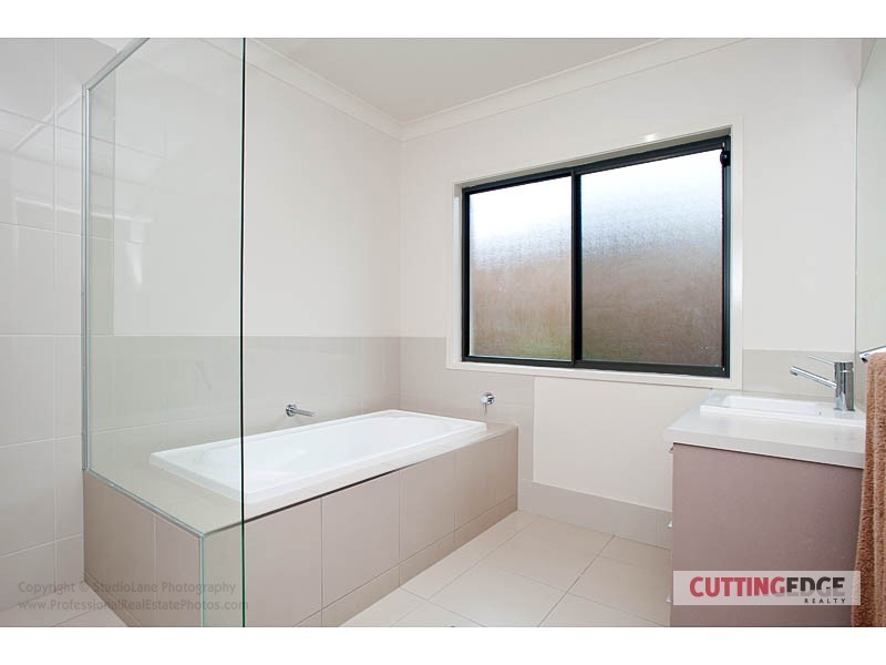 18 MAJOR MITCHELL DR, Upper Coomera QLD 4209