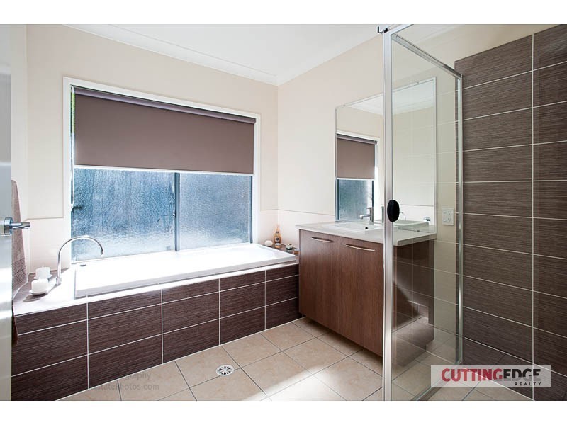 4 GARAWARRA CRES, Upper Coomera QLD 4209