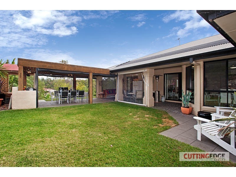 18 Huxley St, Pacific Pines QLD 4211