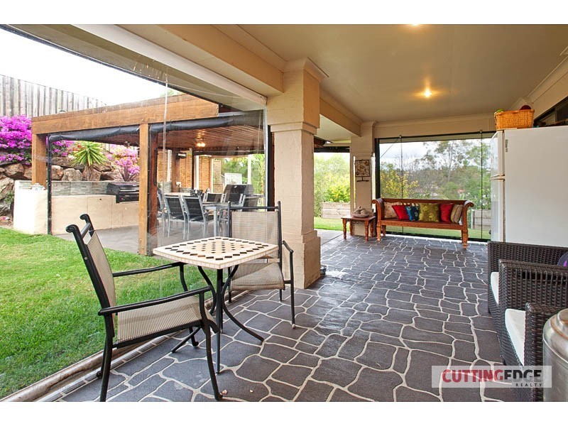 18 Huxley St, Pacific Pines QLD 4211