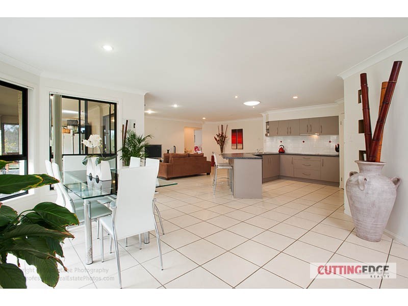 18 Huxley St, Pacific Pines QLD 4211