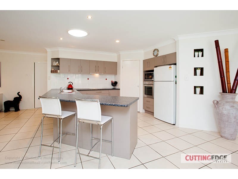 18 Huxley St, Pacific Pines QLD 4211