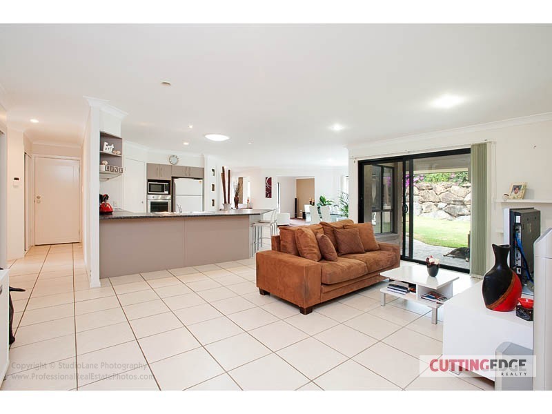 18 Huxley St, Pacific Pines QLD 4211