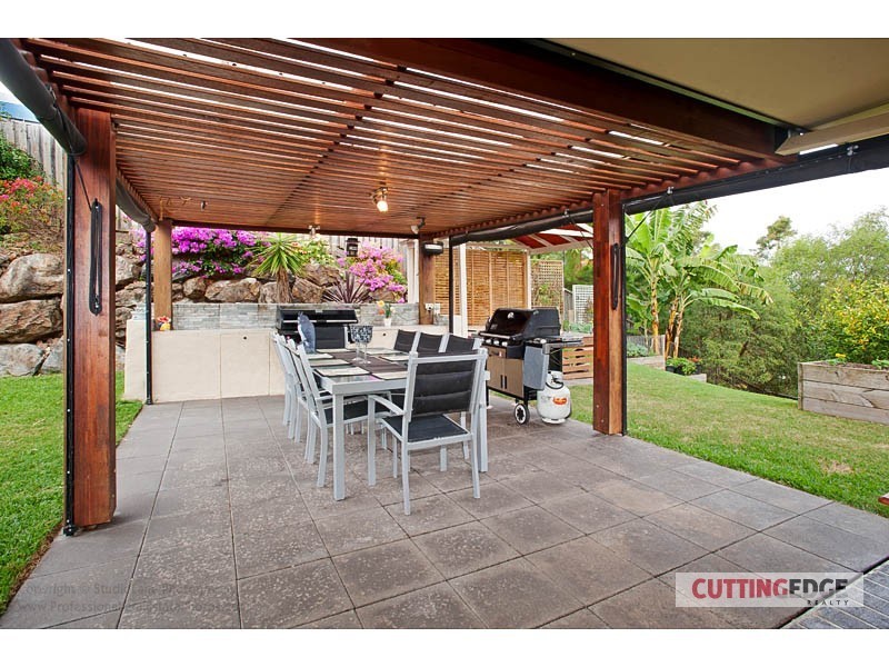 18 Huxley St, Pacific Pines QLD 4211