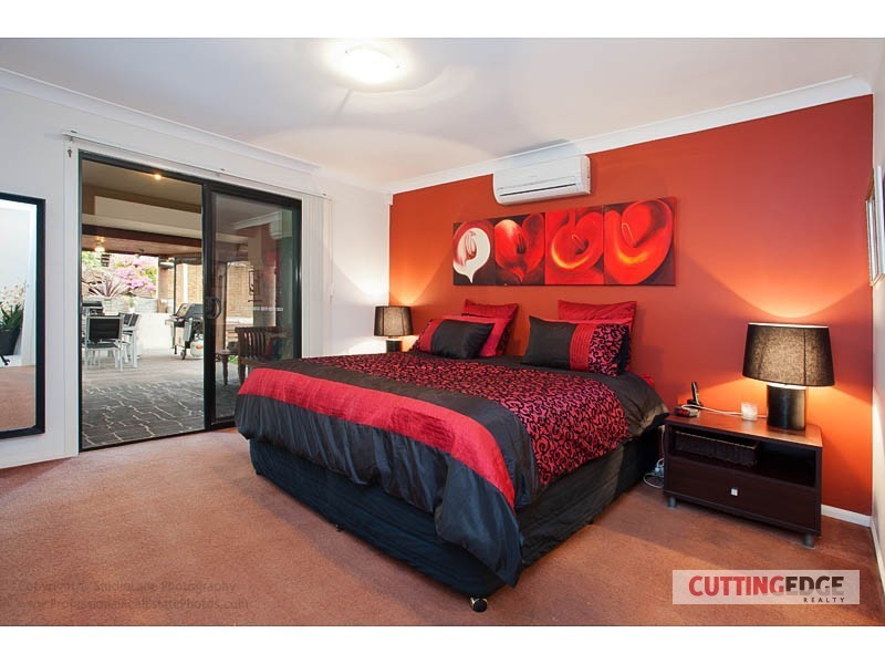 18 Huxley St, Pacific Pines QLD 4211