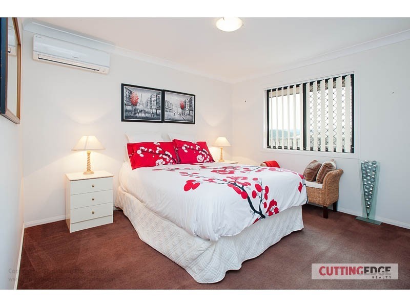 18 Huxley St, Pacific Pines QLD 4211