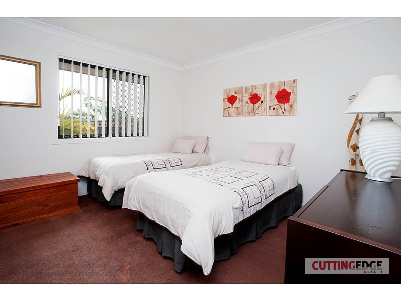 18 Huxley St, Pacific Pines QLD 4211