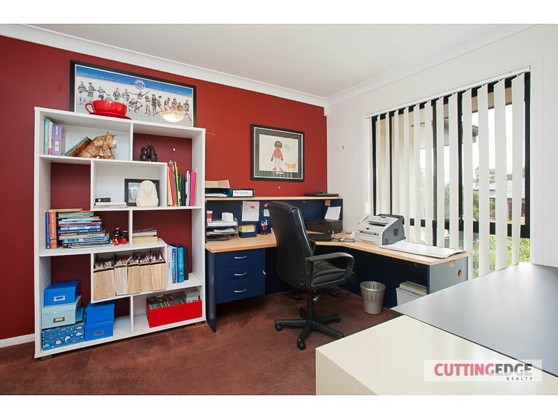 18 Huxley St, Pacific Pines QLD 4211