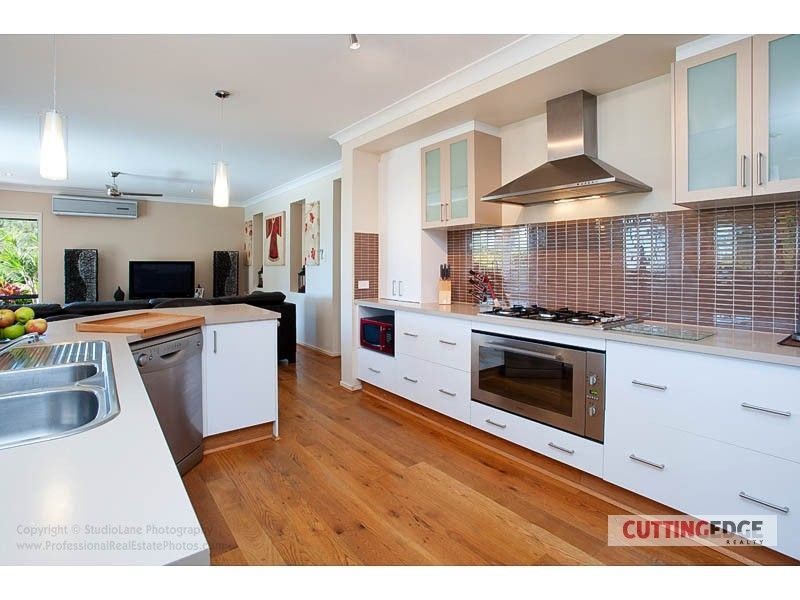 6 Soward Court, Pacific Pines QLD 4211