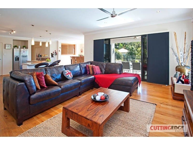 6 Soward Court, Pacific Pines QLD 4211