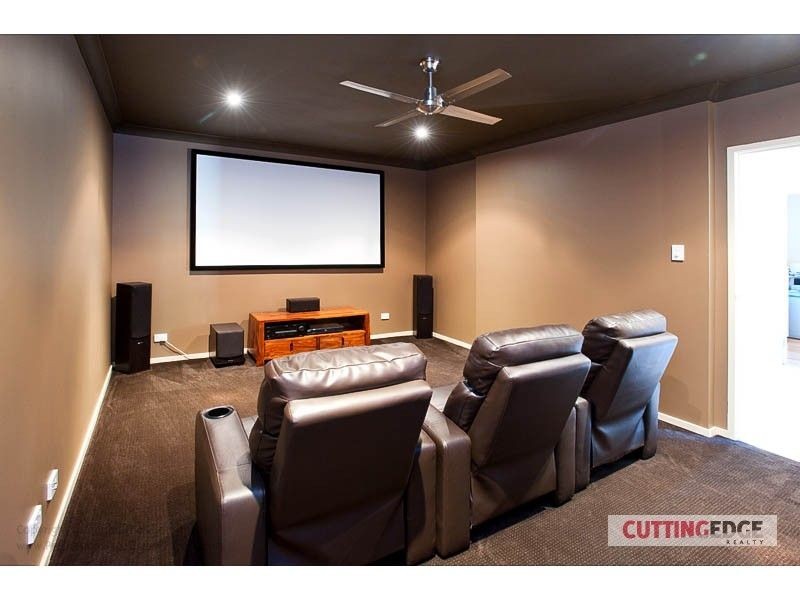 6 Soward Court, Pacific Pines QLD 4211