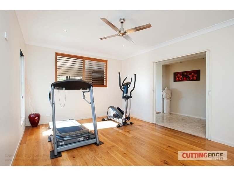 6 Soward Court, Pacific Pines QLD 4211