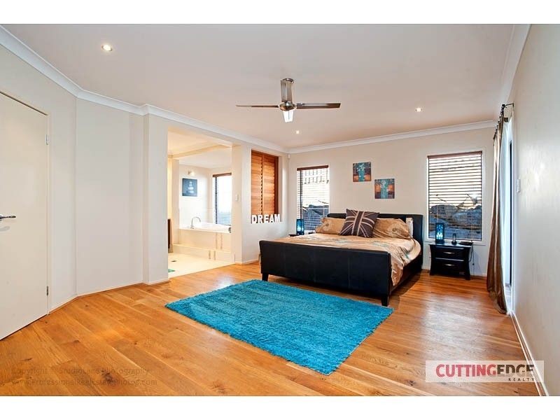 6 Soward Court, Pacific Pines QLD 4211