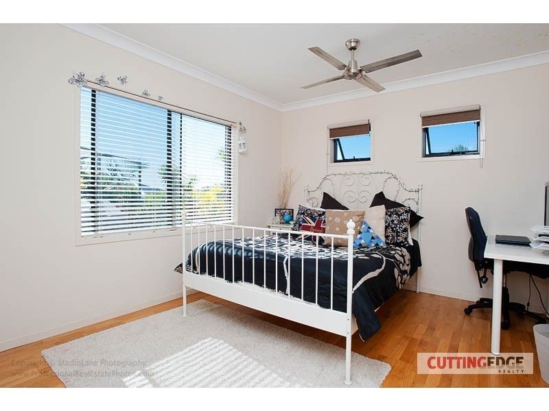 6 Soward Court, Pacific Pines QLD 4211