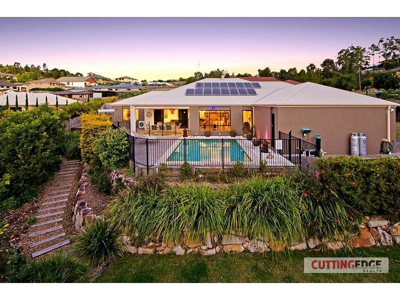 6 Soward Court, Pacific Pines QLD 4211