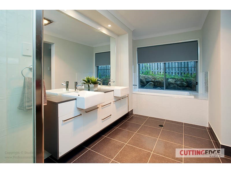 38 Wunburra Circle, Pacific Pines QLD 4211