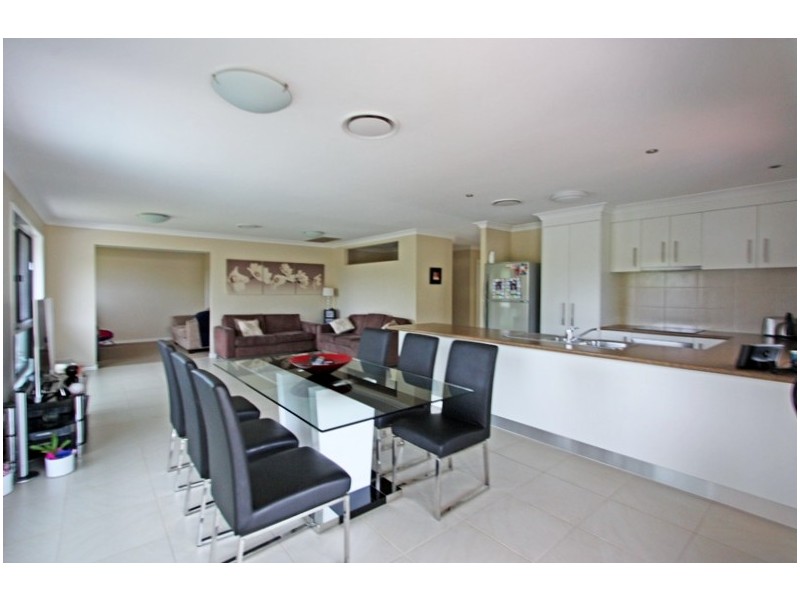 17 FLAMETREE CRES, Maudsland QLD 4210