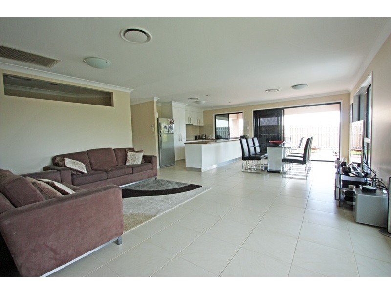 17 FLAMETREE CRES, Maudsland QLD 4210