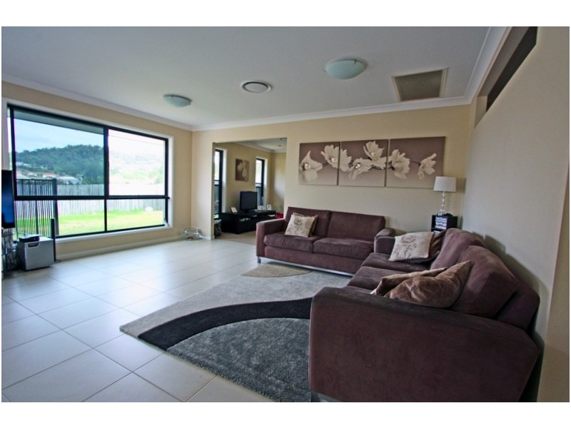 17 FLAMETREE CRES, Maudsland QLD 4210