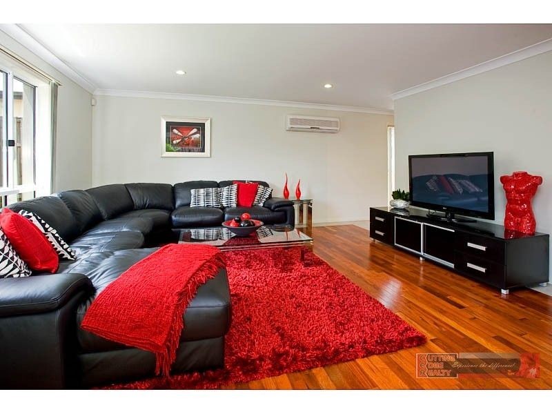 8 Twynam Mews, Pacific Pines QLD 4211