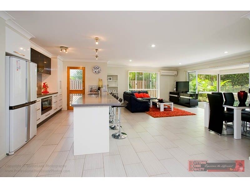 8 Twynam Mews, Pacific Pines QLD 4211