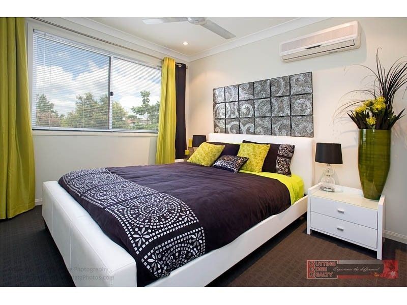 8 Twynam Mews, Pacific Pines QLD 4211